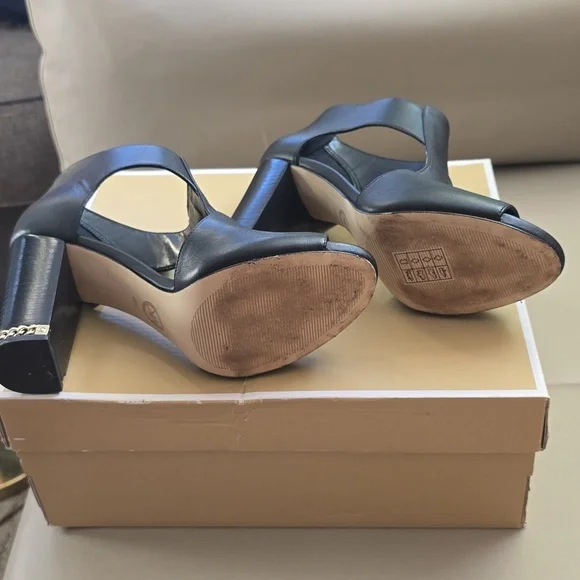 Michael Kors leather black  shoes, size 7.5M, pre-owned - Picture 6 of 10